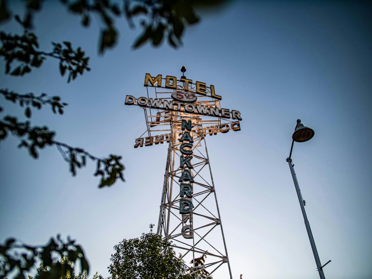 Flagstaff Arizona hotel sign